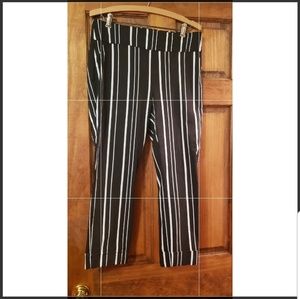NEW YORK & COMPANY BLACK AND WHITE STRIPED PANTS